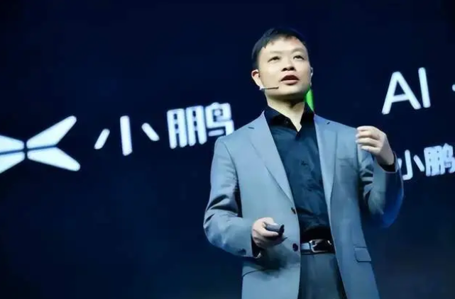 捕魚機:小鹏面临掉队危机,何小鹏被卷到一周干七天活